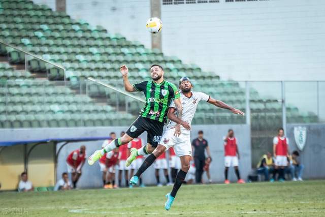 希罗34分热火力克骑士 黄蜂险胜步行者止8连败