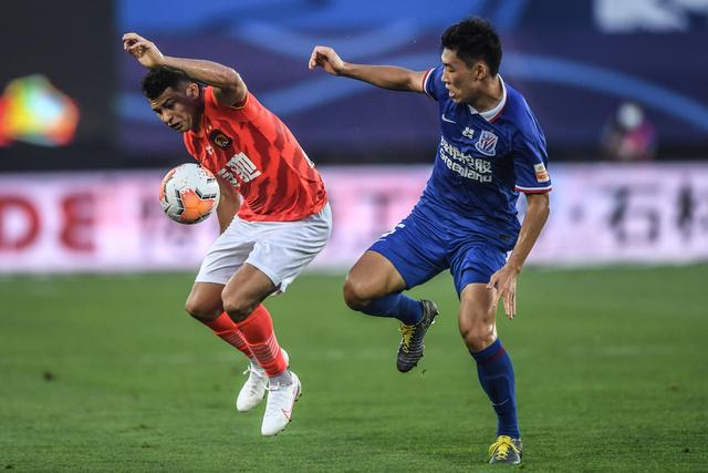 恐怖4人组冲水晶宫后防!数据示曼城赢紧咬枪手